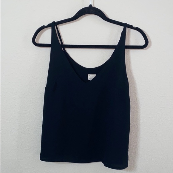 Tops - 🐆Women's Black Sleeveless Top!